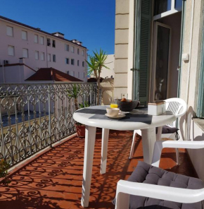 Гостиница Appartement Cannes Clemenceau  Канны